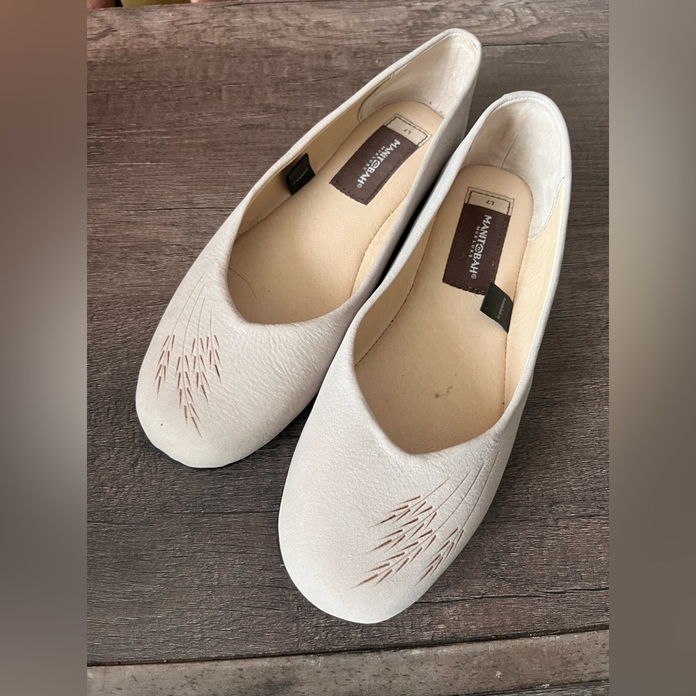 manitobah mukluks Ballerina Leather Flats - size 7
